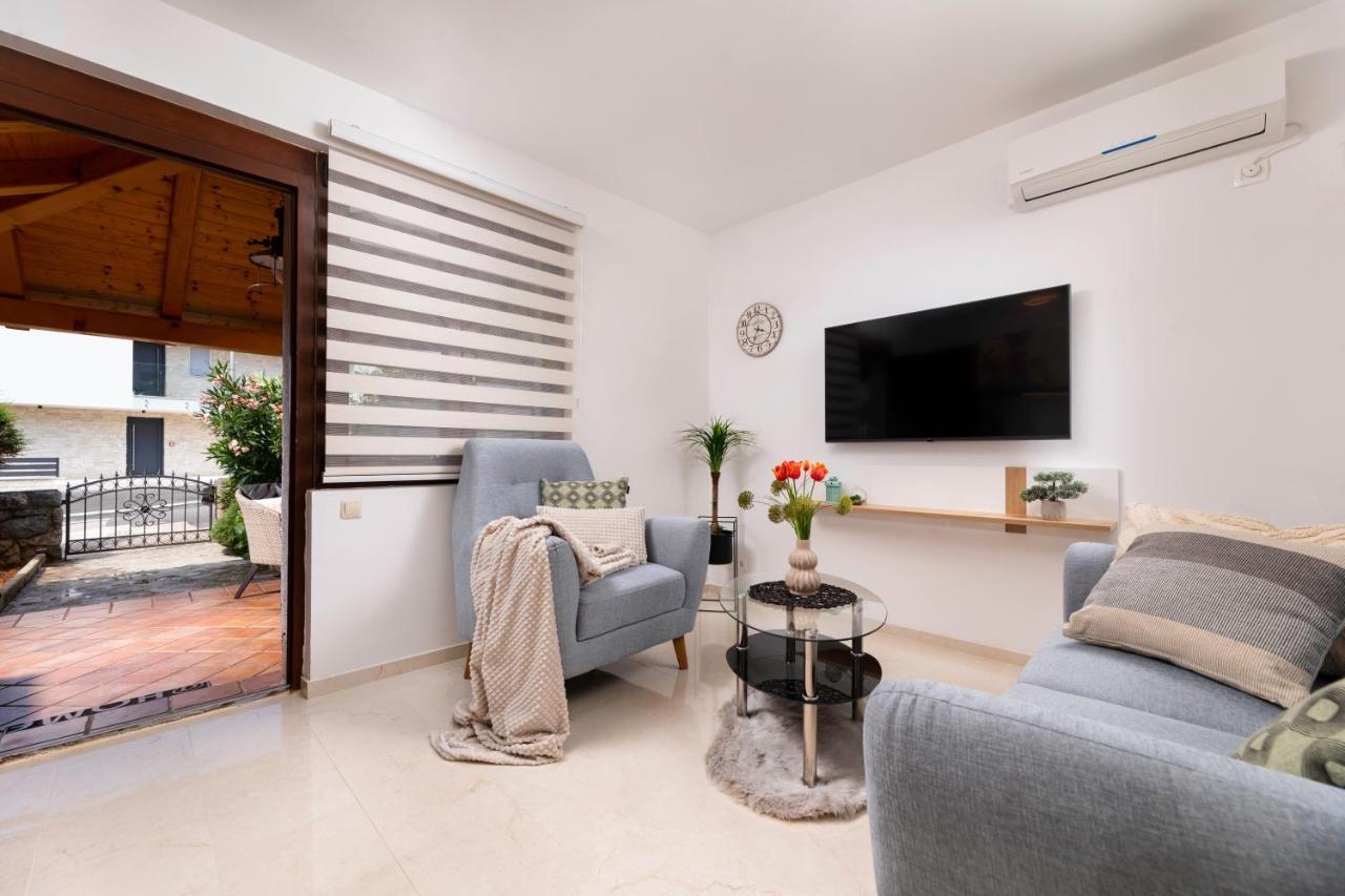 Apartman "Ela" Njivice Extérieur photo