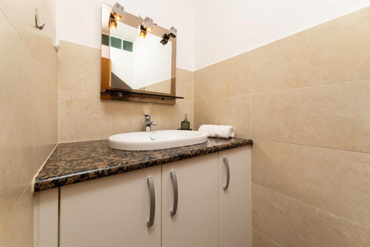 Apartman "Ela" Njivice Extérieur photo