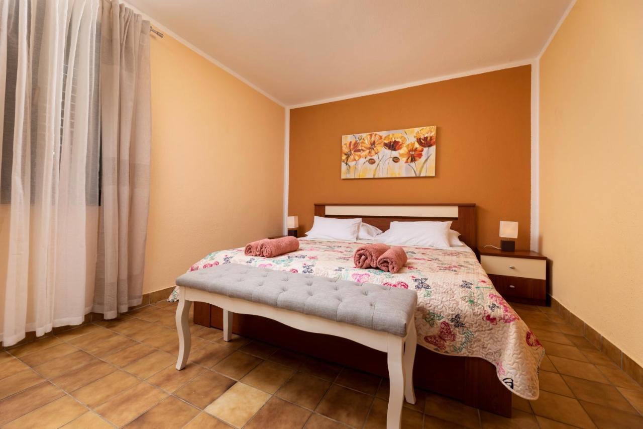 Apartman "Ela" Njivice Extérieur photo